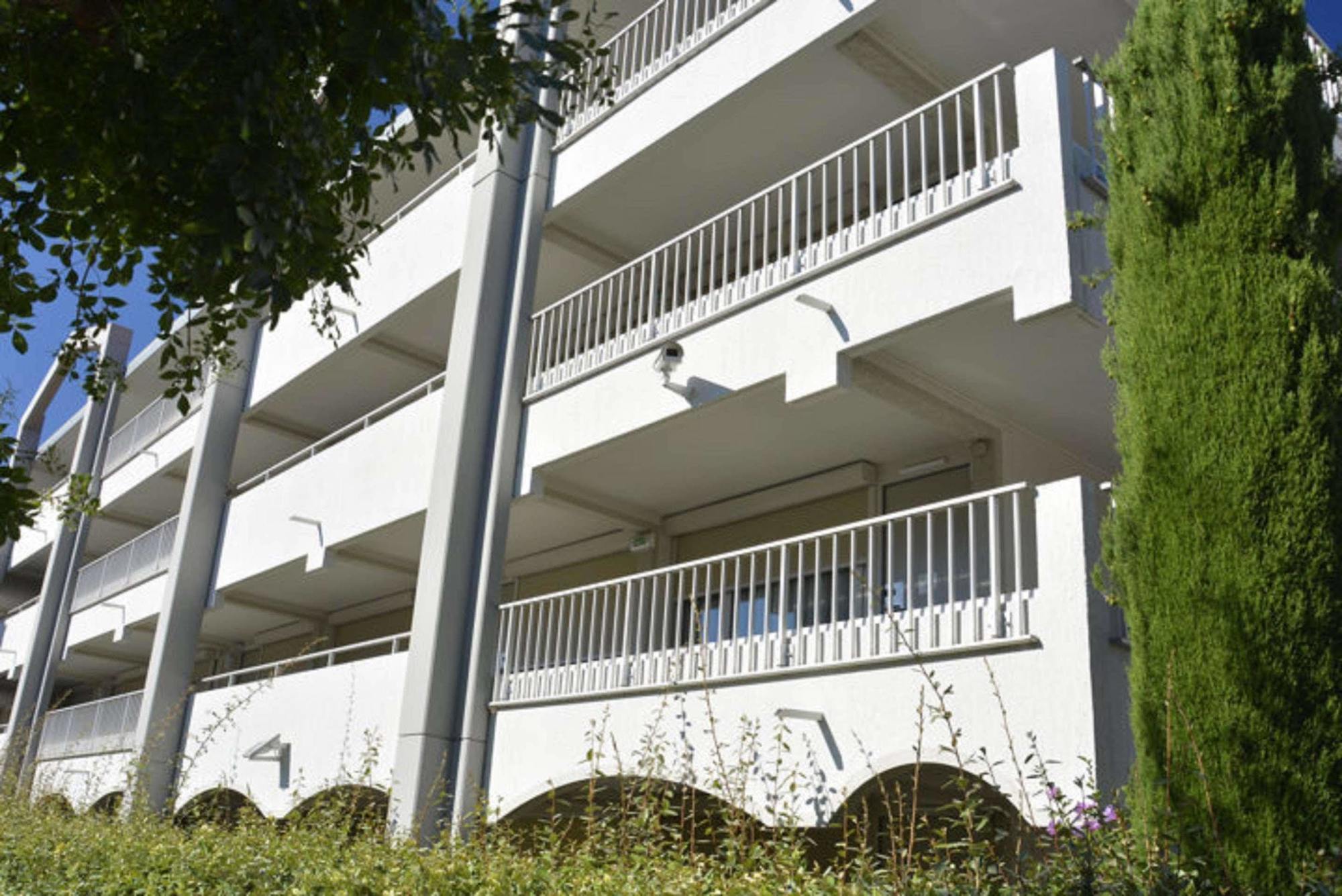 Campanile Aix-En-Provence Sud - Pont De L'Arc Hotel Екстериор снимка